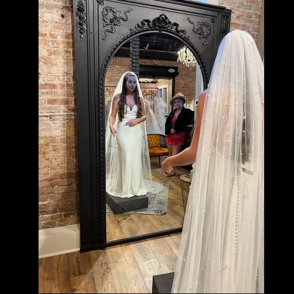 COPY - Ivory Wedding Veil with Pearls - Picture 6 of 11